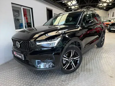 Usado Volvo XC40 Plus 163 CV (119 kW) 2025 Negro SUV