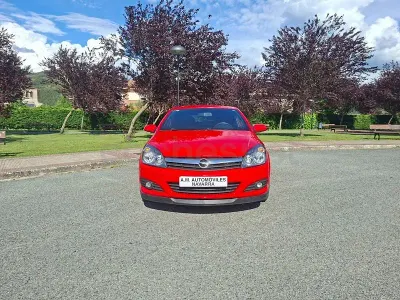 Usado Opel Astra GTC Sport 105 CV (77 kW) 2006 Rojo Berlina