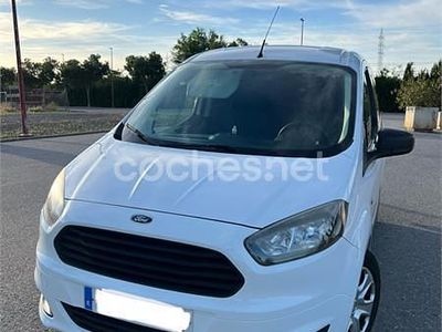 Usado Ford Tourneo Courier Ambiente 75 CV (55 kW) 2015 Blanco Monovolumen