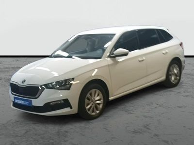Usado Skoda Scala Ambition 95 CV (69 kW) 2023 Blanco glaciar metalizado Utilitario
