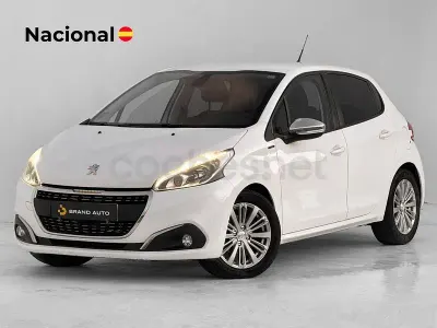 Usado Peugeot 208 Signature Sky 99 CV (72 kW) 2019 Blanco Utilitario