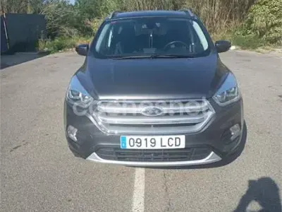 Usado Ford Kuga Trend 120 CV (88 kW) 2019 Gris / plata SUV