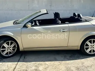 Usado Renault Mégane Cabriolet Dynamique 115 CV (84 kW) 2005 Beige Descapotable