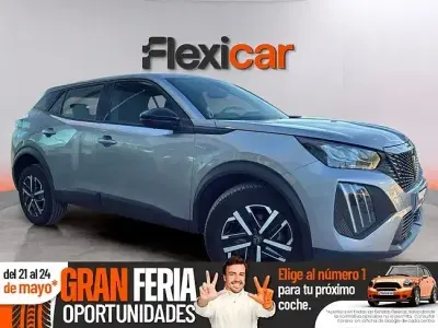 Usado Peugeot 2008 Active 100 CV (73 kW) 2023 Gris SUV