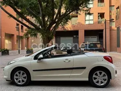 Usado Peugeot 207 CC 120 CV (88 kW) 2008 Beige Descapotable