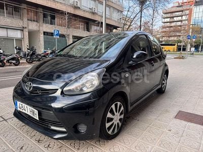 Negro Usado 2015 Toyota Aygo X-play Utilitario | 5800 € (Buen precio)