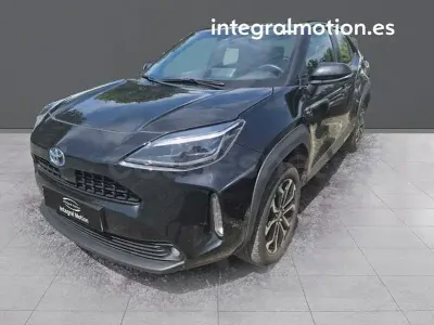 Usado Toyota Yaris Cross Active 116 CV (85 kW) 2024 Negro SUV