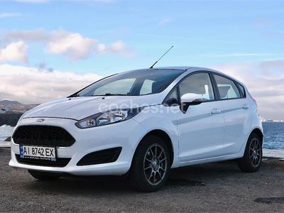Usado Ford Fiesta Trend 100 CV (73 kW) 2016 Blanco Berlina