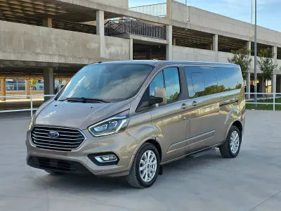 Usado Ford Tourneo Custom Titanium 170 CV (125 kW) 2019 Gris Van