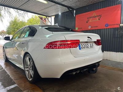 Usado Jaguar XE R-Sport 180 CV (132 kW) 2016 Blanco Berlina