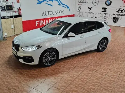 Usado BMW 120 M Sport 178 CV (130 kW) 2022 Blanco Berlina