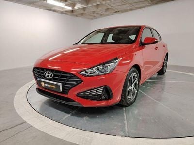 Usado Hyundai i30 120 CV (88 kW) 2021 Rojo Berlina