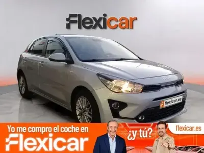 Usado Kia Rio 84 CV (61 kW) 2021 Gris Berlina
