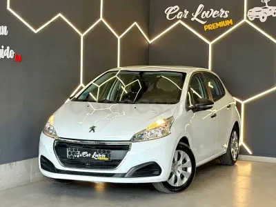 Usado Peugeot 208 Active 82 CV (60 kW) 2015 Blanco Utilitario