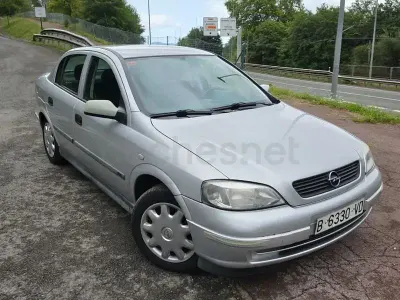 Usado Opel Astra Comfort 100 CV (73 kW) 2000 Gris / plata Berlina