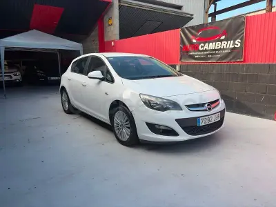 Usado Opel Astra Excellence 136 CV (100 kW) 2015 Blanco Berlina