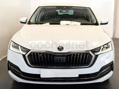 Usado Skoda Octavia Style 150 CV (110 kW) 2022 Blanco Berlina