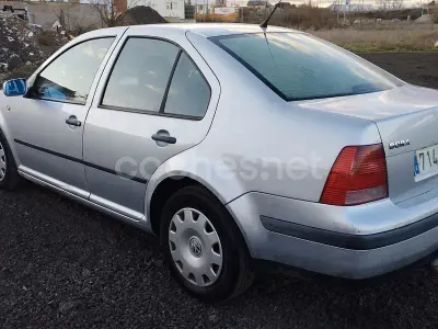 Usado VW Bora Conceptline 100 CV (73 kW) 2003 Gris / plata Berlina