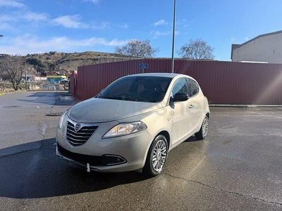 Gris / plata Usado 2012 Lancia Ypsilon Gold Utilitario | 5499 € (Precio justo)