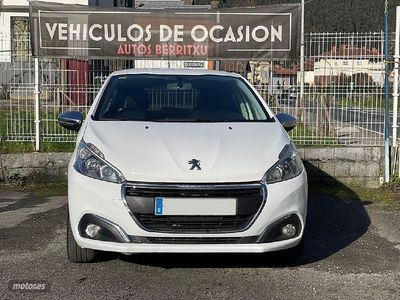 Usado Peugeot 208 Style 82 CV (60 kW) 2016 Blanco Utilitario