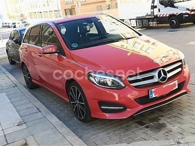 Usado Mercedes B200 136 CV (100 kW) 2018 Rojo Monovolumen
