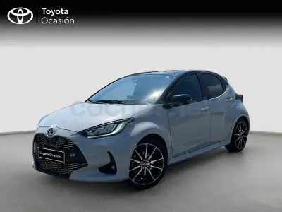 Usado Toyota Yaris Hybrid Sport 116 CV (85 kW) 2022 Gris / plata Berlina