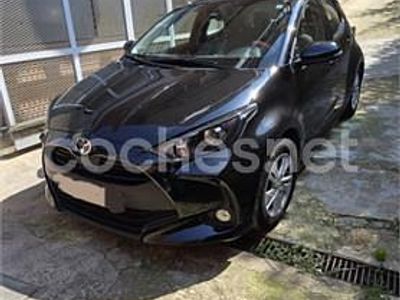 Usado Toyota Yaris 125 CV (91 kW) 2023 Negro Utilitario