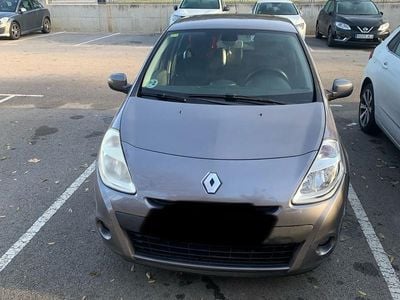 Gris / plata Usado 2010 Renault Clio II Authentique Berlina | 4000 € (Precio justo)