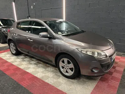 Usado Renault Mégane III Business 105 CV (77 kW) 2009 Gris / plata Berlina