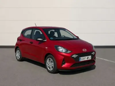 Usado Hyundai i10 67 CV (49 kW) 2024 Rojo Utilitario