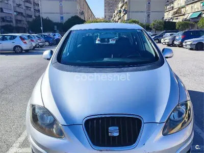 Usado Seat Altea Ecomotive 105 CV (77 kW) 2009 Gris / plata Monovolumen