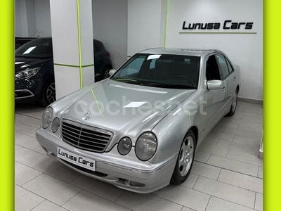 Usado Mercedes E240 Avantgarde 177 CV (130 kW) 2002 Gris / plata Berlina