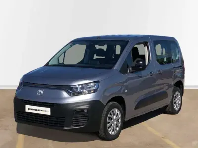 Usado Fiat Doblò 131 CV (96 kW) 2023 Gris Monovolumen