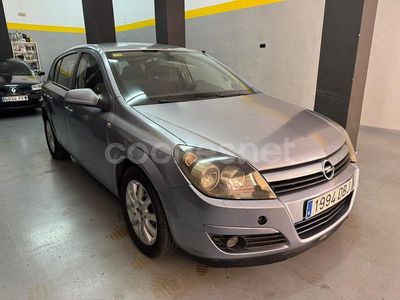 Gris / plata Usado 2004 Opel Astra Enjoy Berlina | 2500 € (Precio justo)