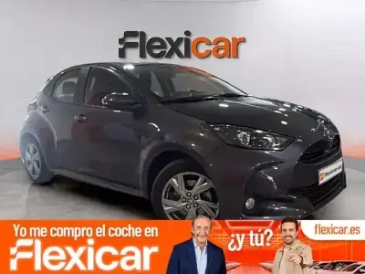 Usado Toyota Yaris Active 116 CV (85 kW) 2025 Gris Utilitario