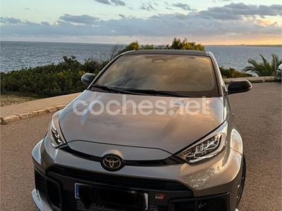 Gris / plata Usado 2024 Toyota Yaris Berlina | 45.000 €