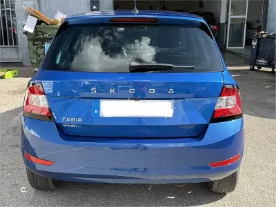 Usado Skoda Fabia Ambition 95 CV (69 kW) 2020 Azul Utilitario