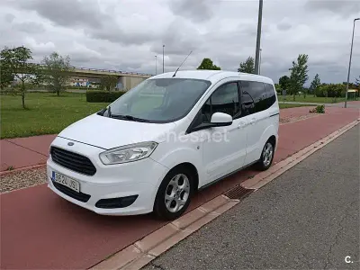 Käytetty Ford Tourneo Courier Trend 95 HP (69 kW) 2016 Valkoinen Tila-auto