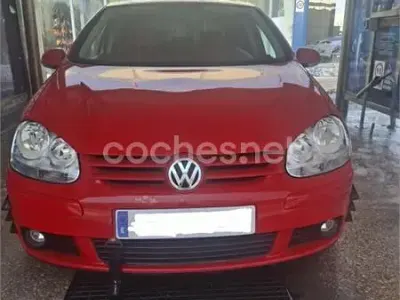 Usado VW Golf V Sportline 102 CV (75 kW) 2007 Rojo Berlina
