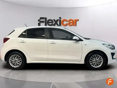 Usado Kia Rio 100 HP (73 kW) 2021 Branco