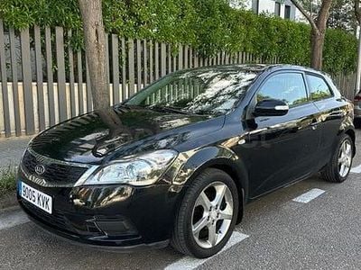 Używany Kia Ceed Active 128 KM (94 kW) 2011 Czarny Hatchback