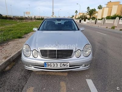 Usado Mercedes E320 Avantgarde 204 CV (150 kW) 2005 Gris / plata Berlina