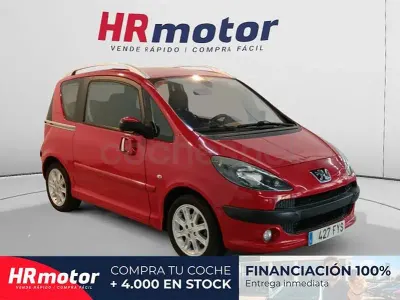 Usado Peugeot 1007 70 CV (51 kW) 2007 Rojo Monovolumen