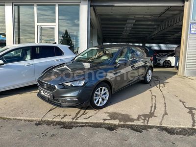 Usado Seat Leon Style 115 CV (84 kW) 2022 Gris / plata Berlina