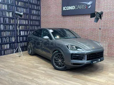 Usado Porsche Cayenne 470 CV (345 kW) 2025 Gris / plata SUV