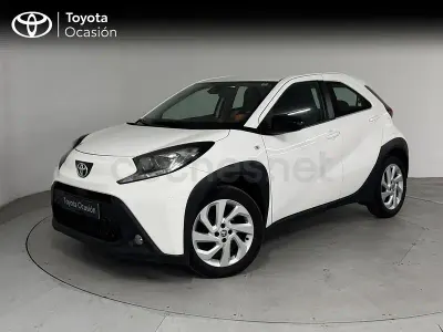 Usado Toyota Aygo X Play 72 CV (52 kW) 2024 Blanco SUV