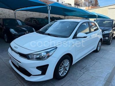 Blanco Usado 2022 Kia Rio Berlina | 15.500 € (Precio justo)