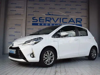 Usado Toyota Yaris Hybrid Advance 100 CV (73 kW) 2019 Blanco Berlina