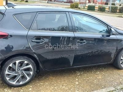 Usado Toyota Auris 90 CV (66 kW) 2016 Negro Berlina