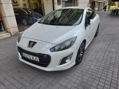 Usado Peugeot 308 CC Active 122 CV (89 kW) 2012 Blanco Descapotable